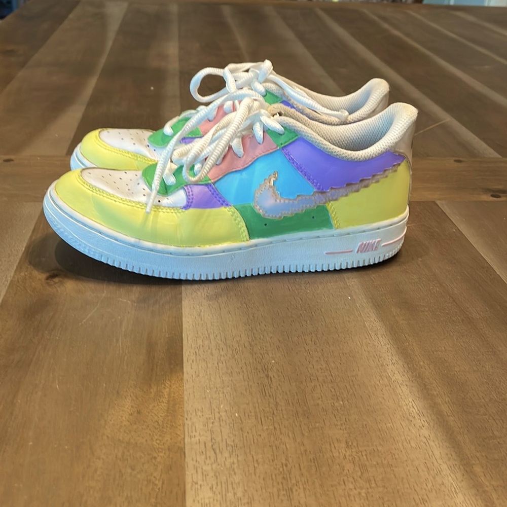 Nike Air Force 1 LV8 1 kids shoes.